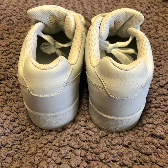 Women’s white and silver Guess sneakers. Size 7, worn once indoors - Picture 3 of 5